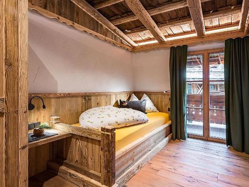 C1CBEEDB76F0BC29A08C0A39AB33BC86