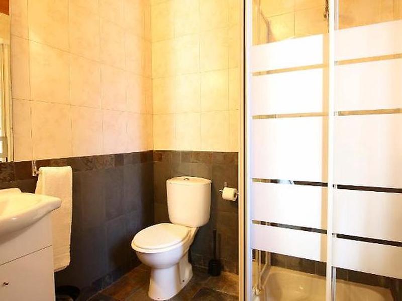 35138D9AD922803370EE926B92724811