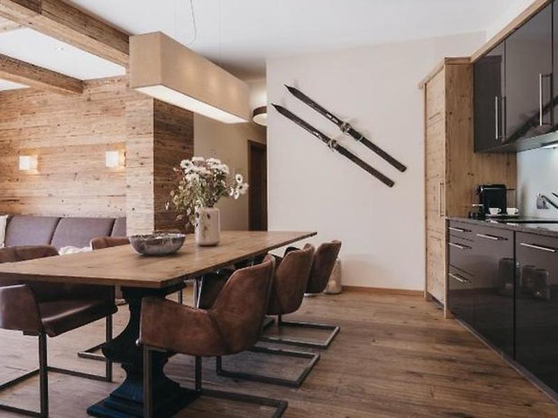 9B4B7FCE875B82EF2666B1A522E11BCC