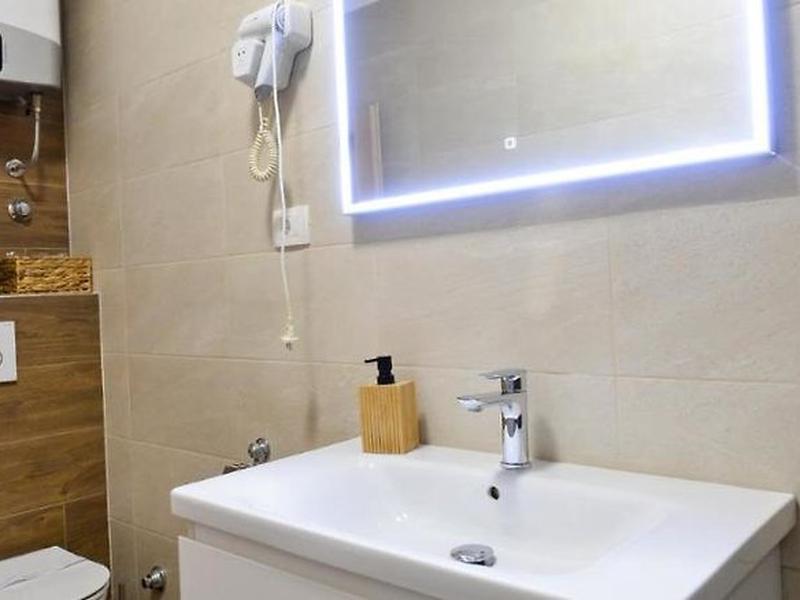 5D920710AB04BC75DA786FD0180BE3E4