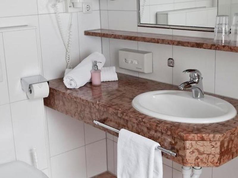 5D111B56B7B7354AD087E7B6702E88FA