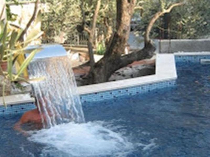 EE943222F328355CED995ABA9BC30A23