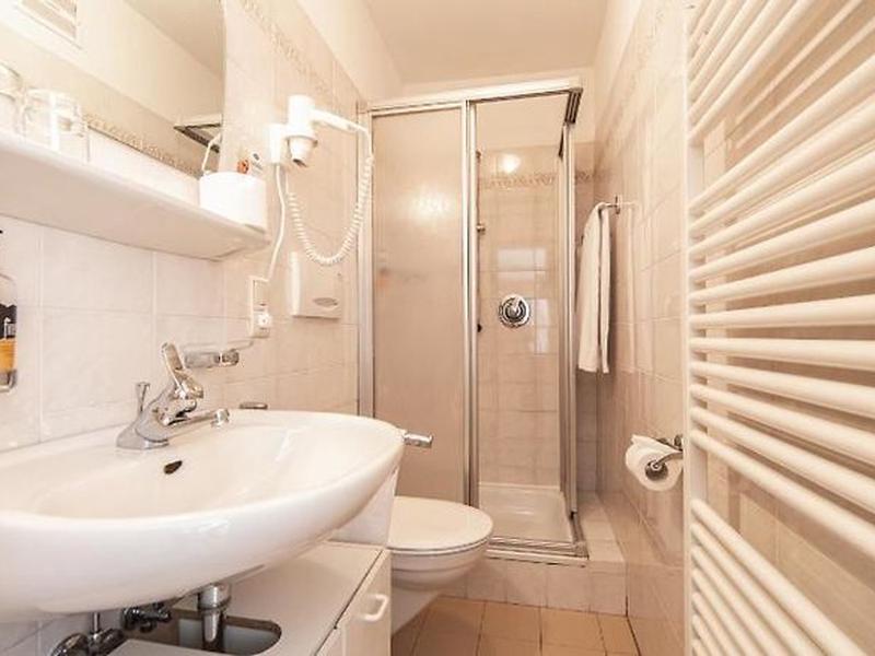 46AF6E75CADF31B997132300A7A27B20