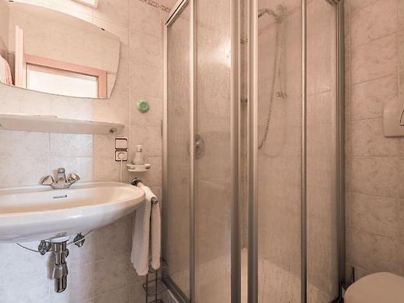 6955BAF44922017F003C426BB1EF20A6