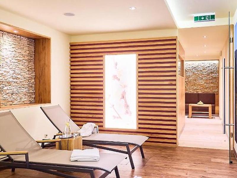 F99A9663DEC1E6B7F9A349752FE26F5B