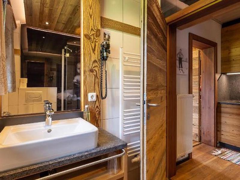 1AEE1ECF9CB7EC16AFB6DCE586AA46C4