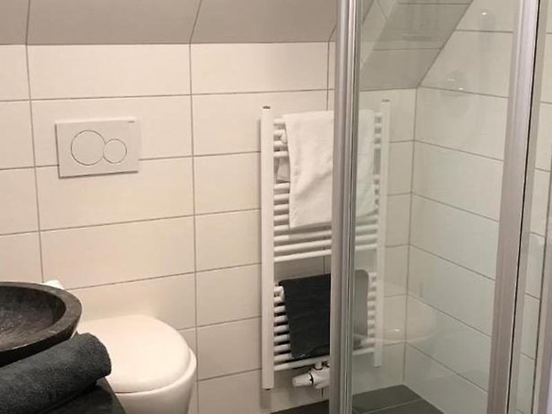 A3FE6DC55D2090E8B8E2C2D57B21C1C2