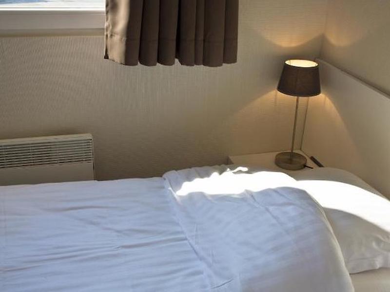 54CFB512850E911B0F7747AFF027F93B