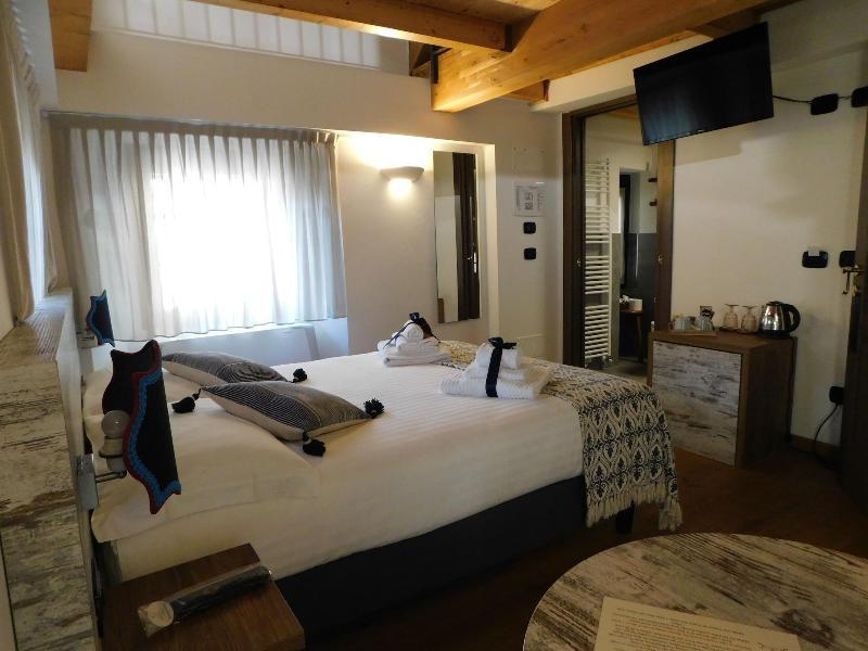 ACD9B1C1A2F193529C48D494C7A5A191