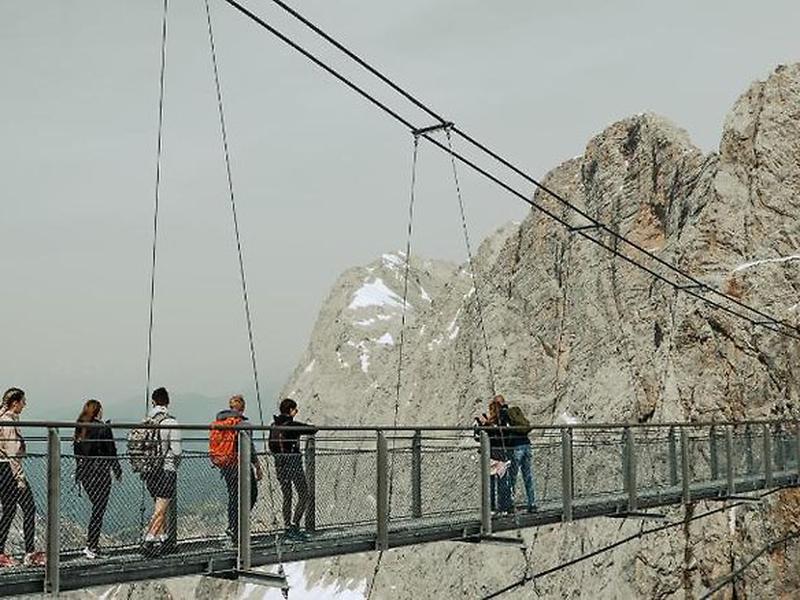 17711AECBA0F0BC4E56F82A68093F1DB