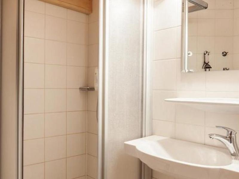 AEC6B0976B6843E9182DF2A48EE71932