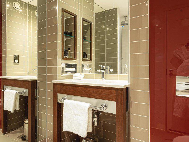 BAC827A4330D0D03E31000EB4BEE53F4