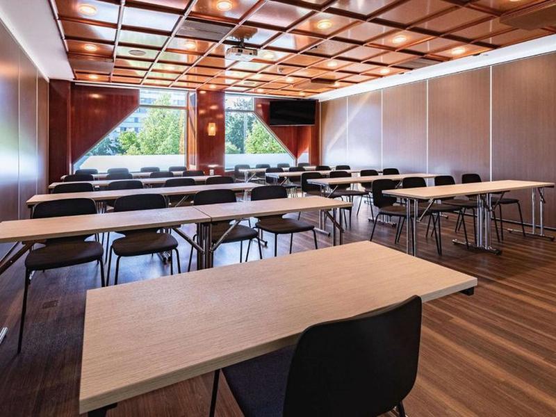 B5B4AEC221F17900818CF73212EF6506