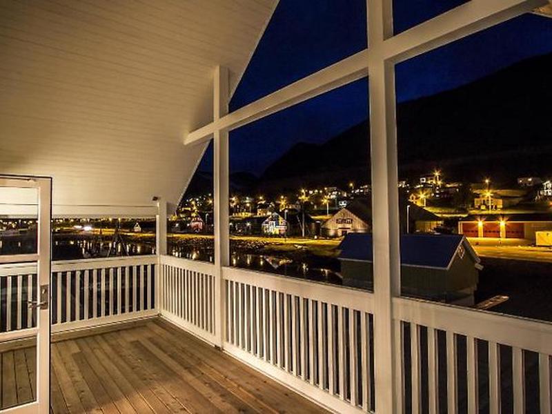 263EA9014A5E4BDB9144E3C9FC166C7F