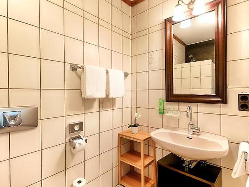 FF674A7C9D05A52A10730EF43A8B9423