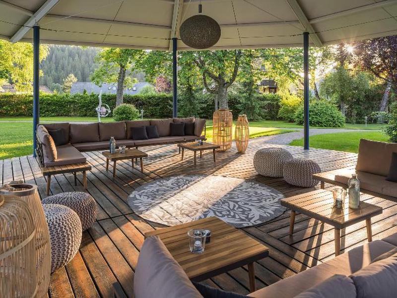 021611E43BDB4B681395894A3F769EF0