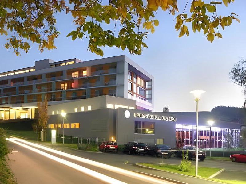 18BB47ED3B78309189AE7B229F7CDDD3