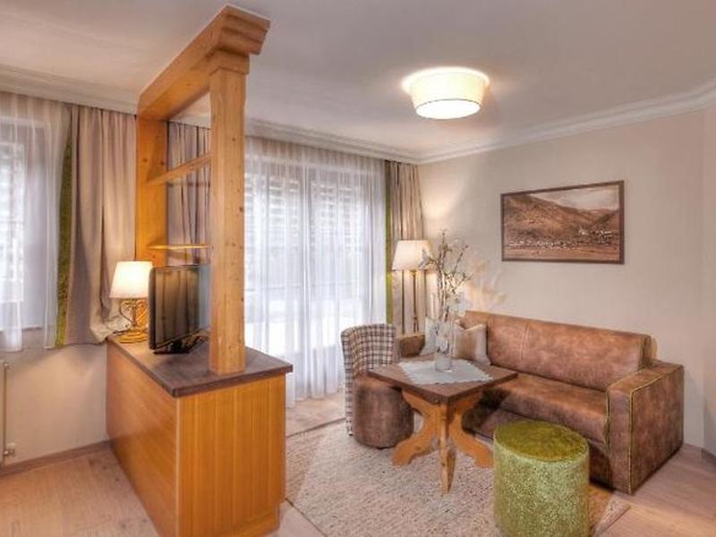 011BBB819C5F83098E5A133431743736