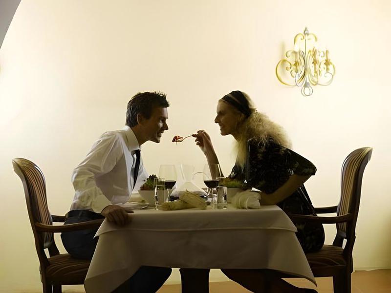 985E4B8DBBD77137A3274D921548B32B