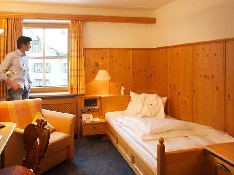 FFDEBA1A6D29855A3CF71B76EE51F5C6