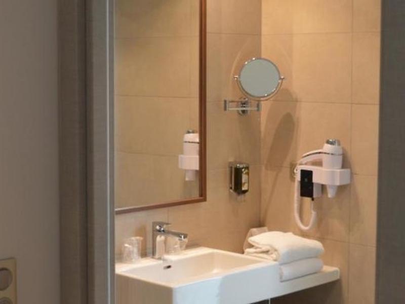 A167254D6B03EE24C5FBF36F93C8040B