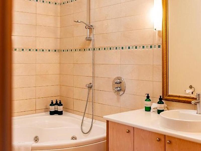 F84B8101D57925C0E6092EB10A9842C4