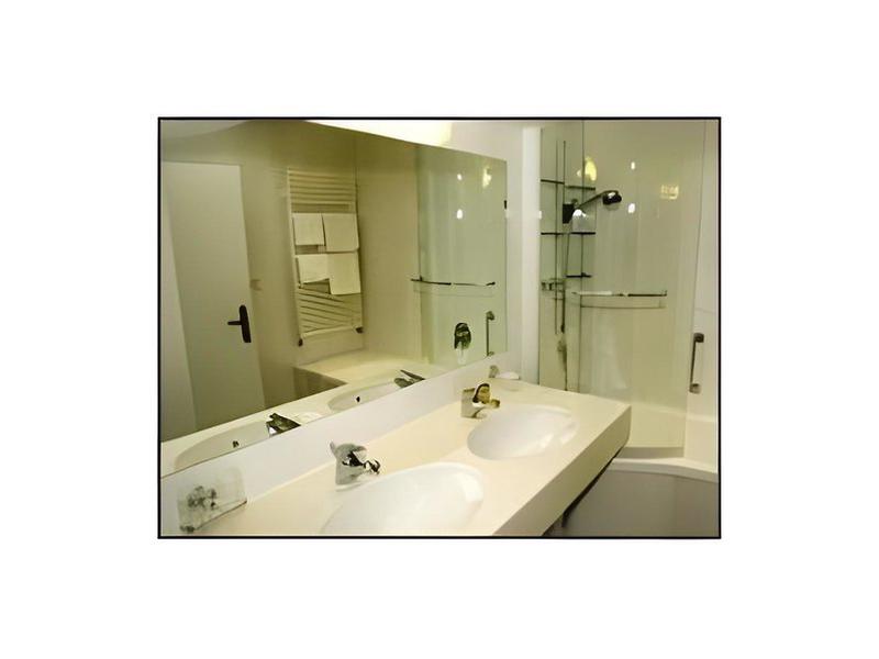 40A143FA367F4FF0E71B2192BB9ADDD1