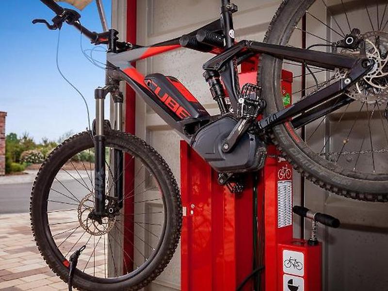 4652A76A6E5EA44DA93AFA9B557E0C6F