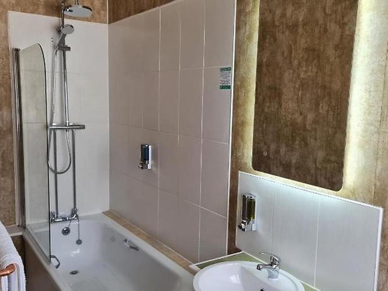 FAA1691BF230AFA36F31CAD94DC757F3