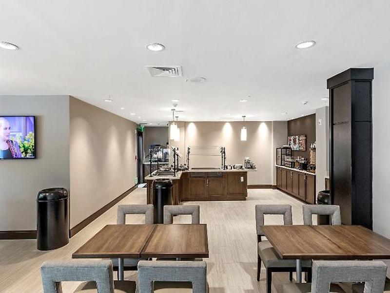 D8B9AF212D9BC6B6C73437A4C4F51539