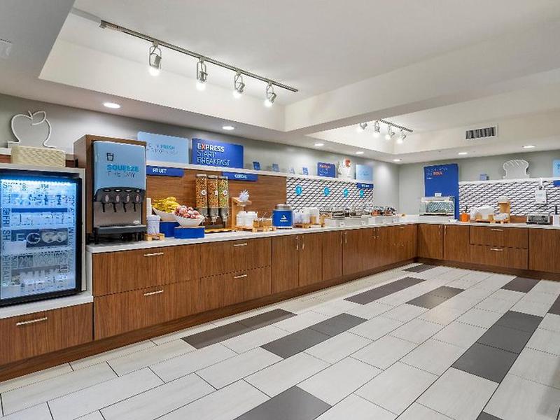 E67B03C7E0494A611C7B5F95347F2C6C