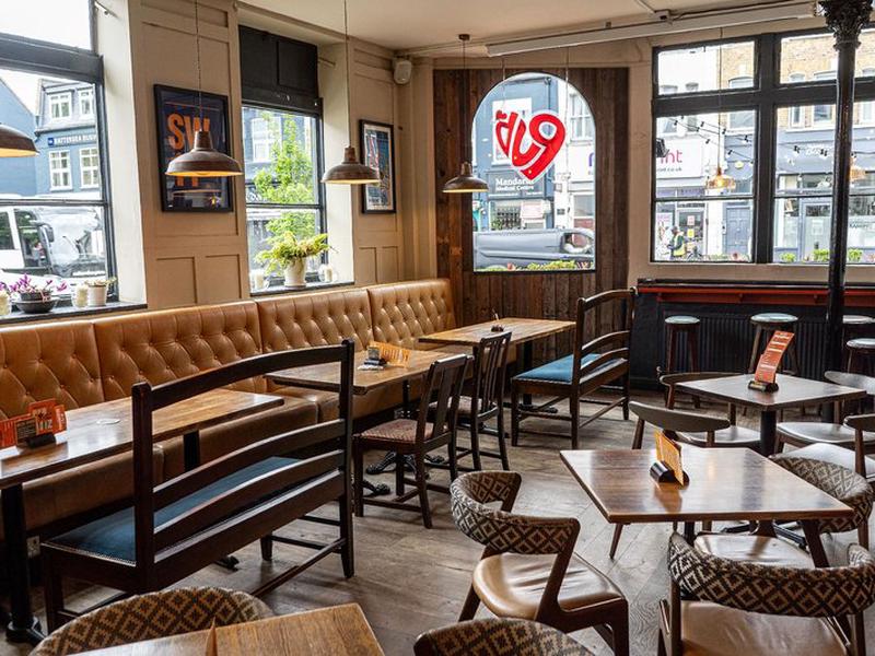 2B945CA6AA720D48114627AD23E7E526