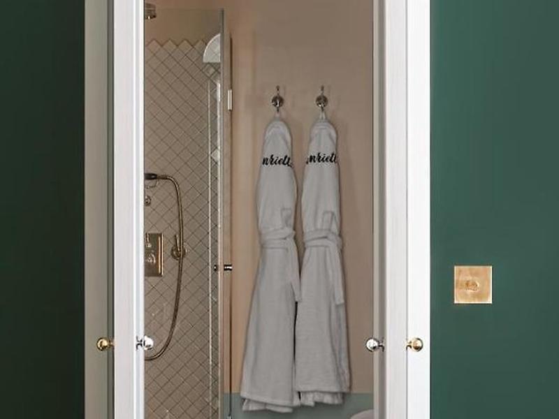 5A2E22E0DFCB9A1444936F718B4345B4