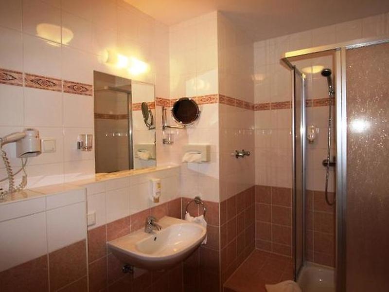 57D7C1C7285D6E7BA1A602D627D1766D