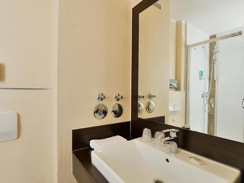 C35CB07F5A2147899E09E4F8BF804B5C