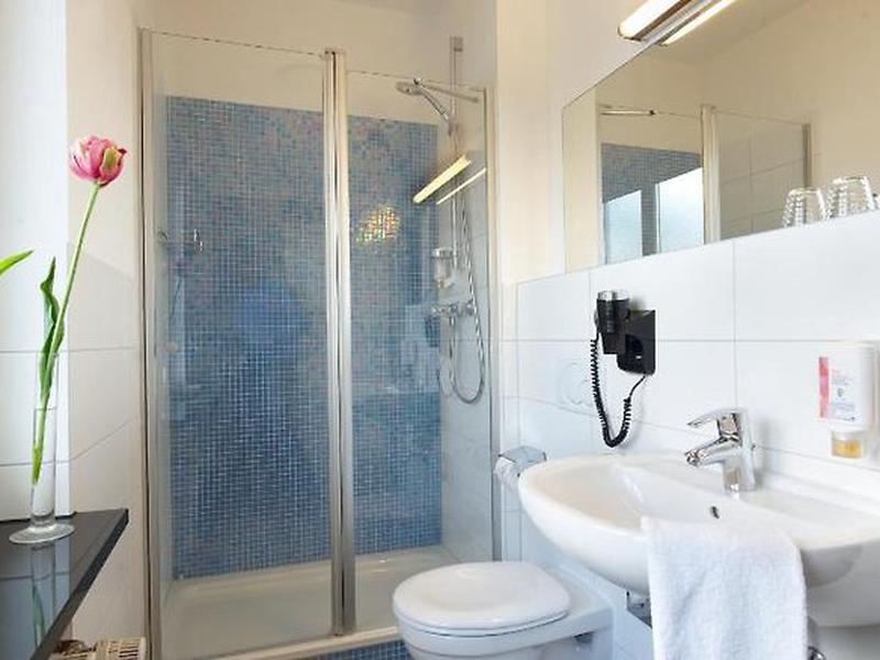 827FF7CE97F55F14B1907F6254721B04