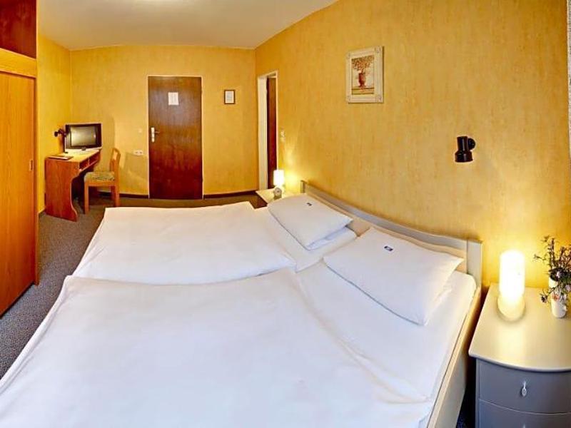 9AE4073EC83F4625028CCE84C8C2F215