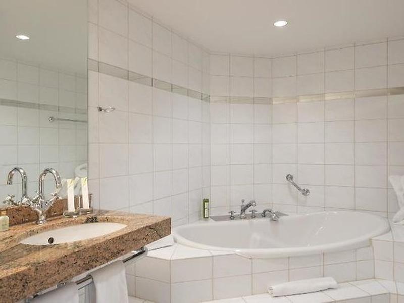 9DFBADB2280206DEEC50757F20758B9E