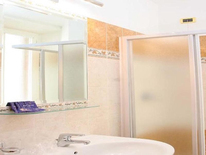 8F3877638DC22C404E5B3F23CA6999F9