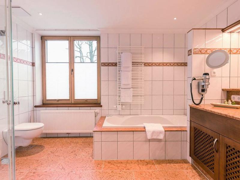 350F0CB7B10F5EBDC60F8433D9D02EDE