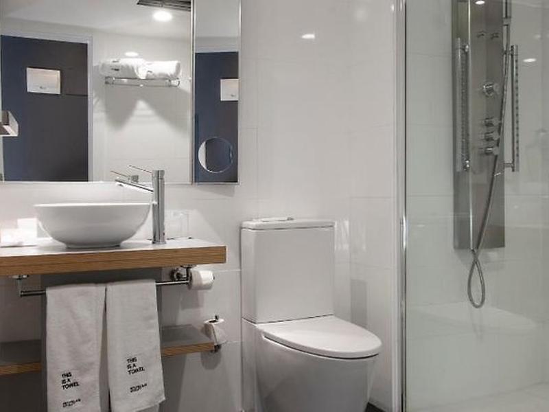 54BBDF3A0E3C31B68B316A1A2A113BD3