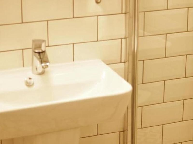 BBD6844FDD57BB7F0C7B3756A7810447