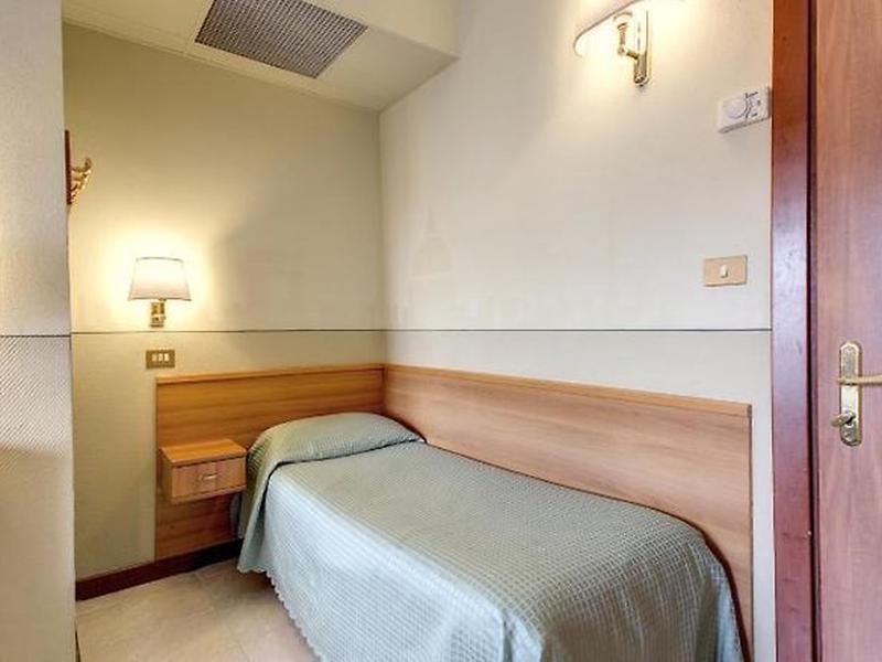 D77EAB9A994171F4A4C49AF8975BE496