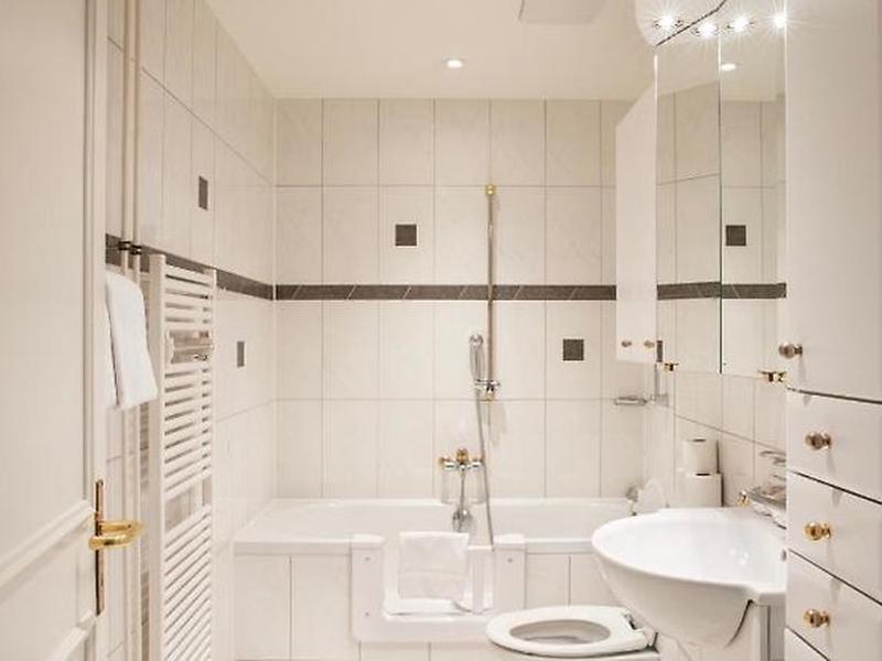 77130460A6B34469F44361C09EBE4552