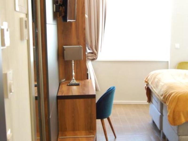 14EC1984E72B018A30BAFAE5F9E8A7D9