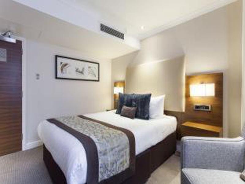 21FF6543BC830D36D7D879D811E38106