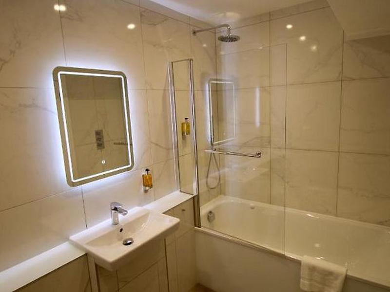 7AE73762257243125FE63A5DC07CA06D