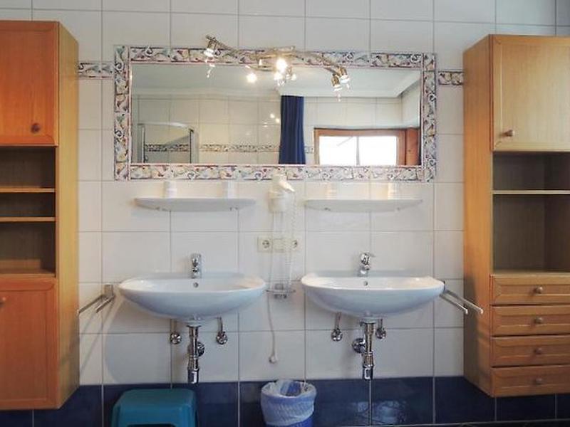 FC697F945430FD5F17F7D2E28FEF12AB