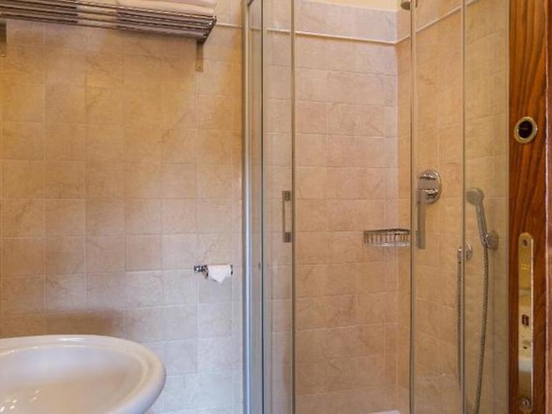 15AFCB81F0917B9BC865415AE3D0E35A