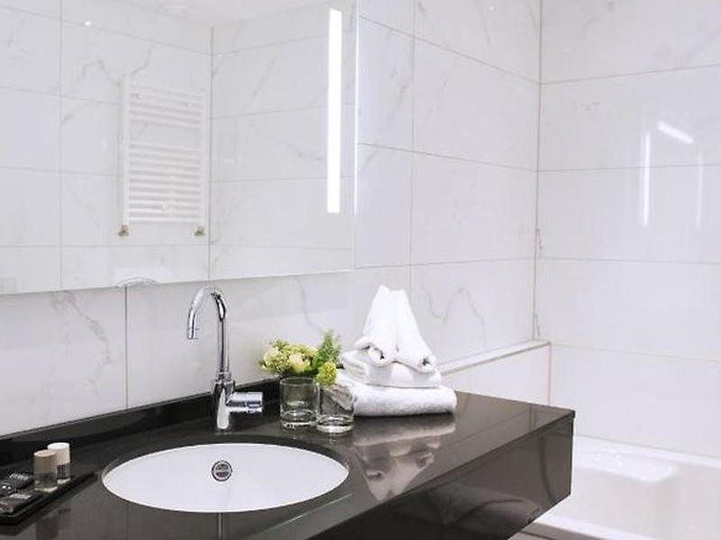 1343050E3AF9B37BC48A8B1E26C43603